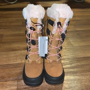 Snow boots